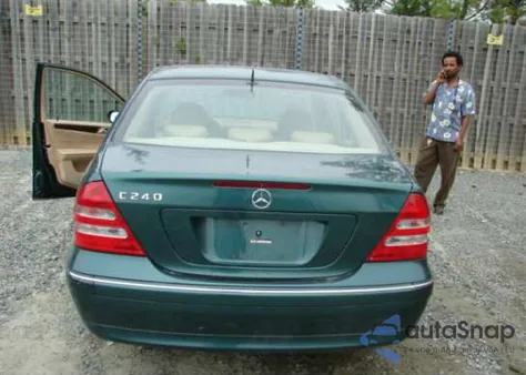 2001 Mercedes-Benz C240 z USA, uszkodzony, nr VIN WDBRF61J01F125660